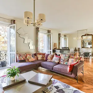 Apartment 140m2 Proche Des Champs Elysees, Paris